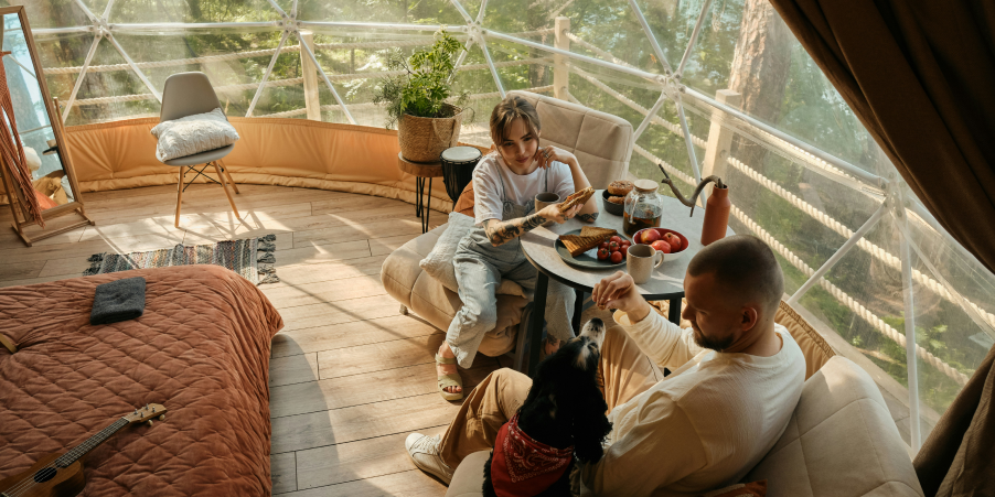 Premium product sampling integrated into Airbnb and travel experiences across London, Edinburgh and Brighton, creating memorable, high-impact brand moments.